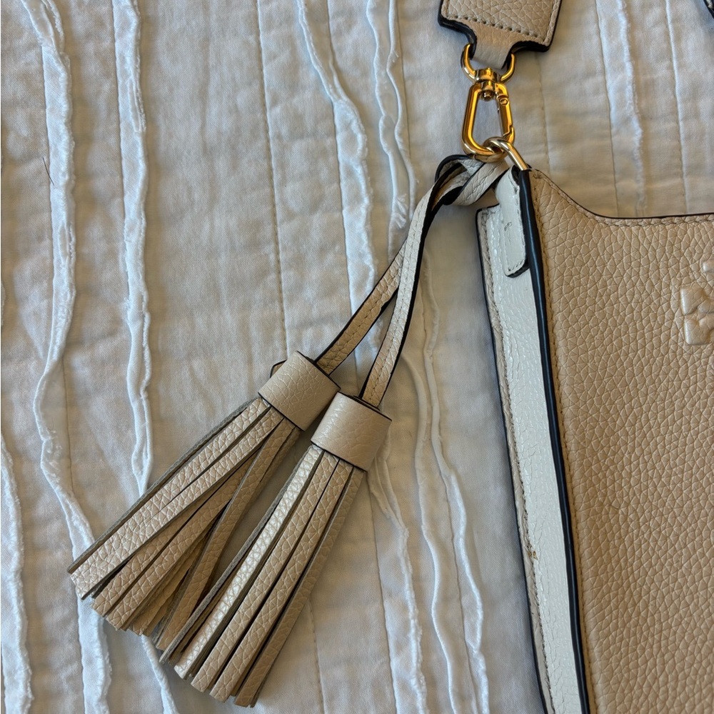 Tory Burch leather crossbody. - Picture 3 of 6